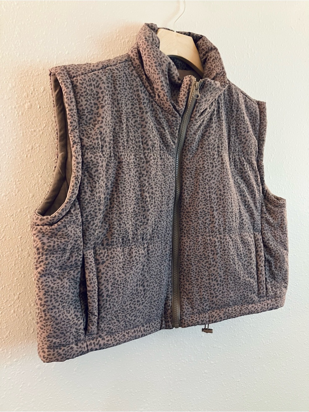 Thread & Supply Leopard Crop Quilted Puffer Vest Zip-Up Medium - Picture 3 of 11